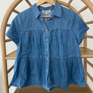 Madewell swingy tiered chambray too (size medium)